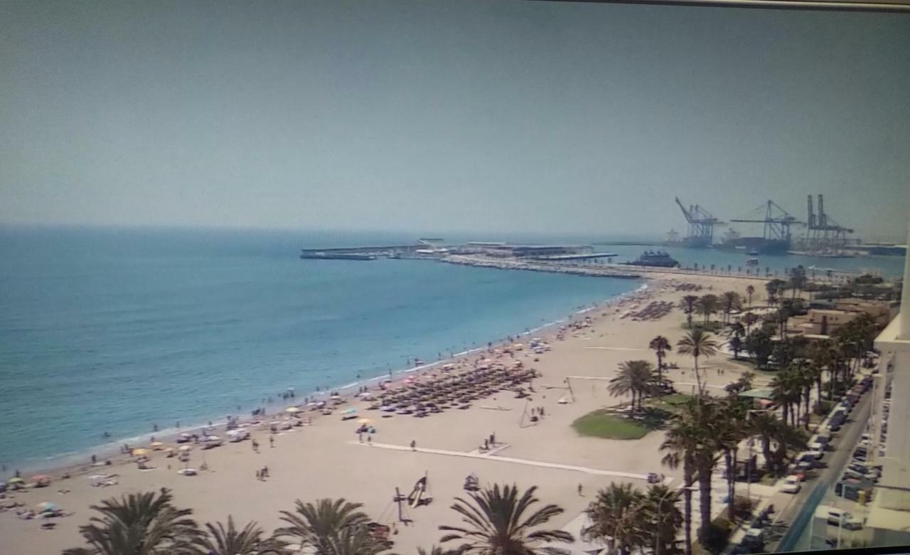 Malagueta Beach Apartment มาลากา ภายนอก รูปภาพ
